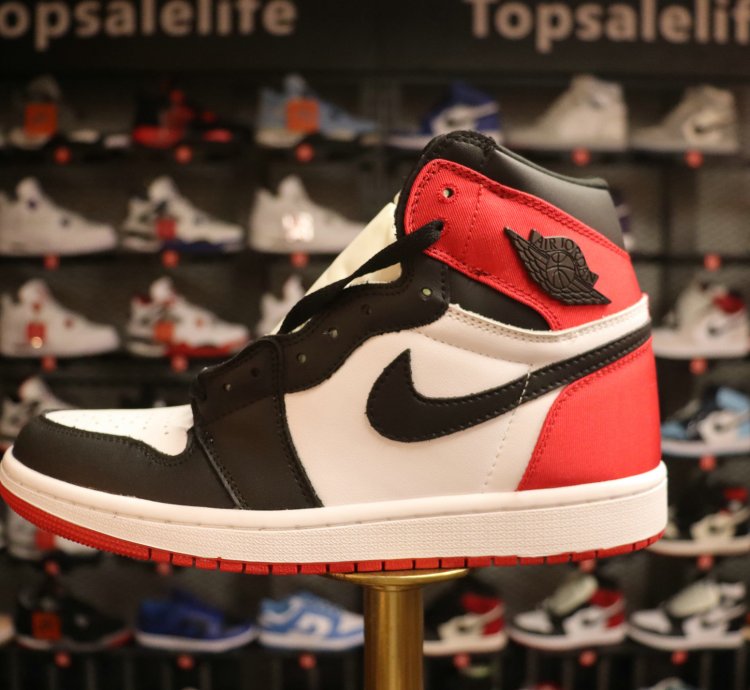 Air Jordan 1 Retro High 'Satin Black Toe'