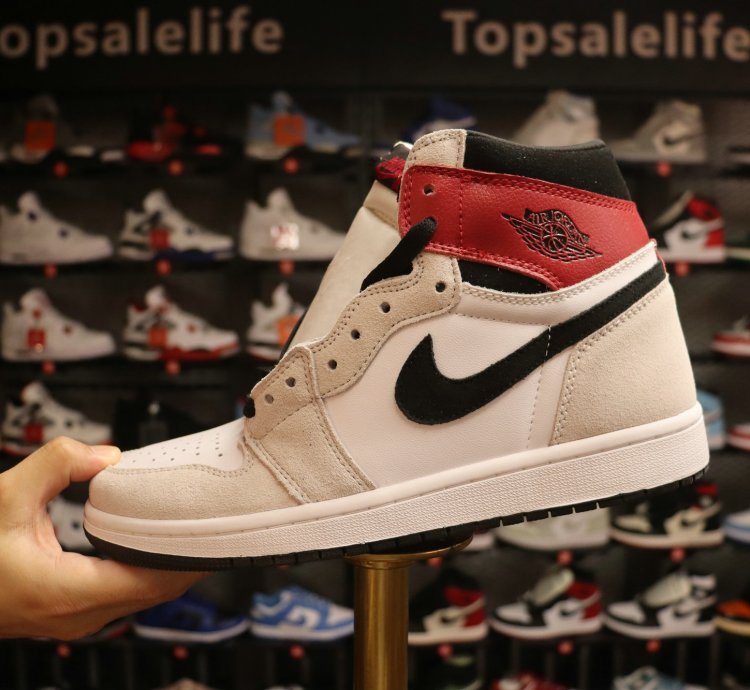 Air Jordan 1 Retro High OG Light Smoke Grey