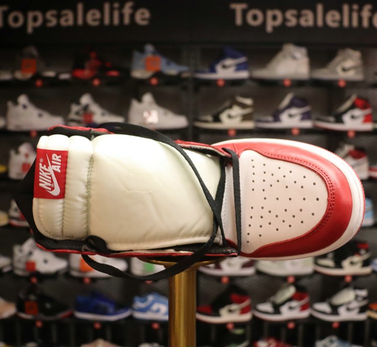 Air Jordan 1 Retro High OG 'Chicago' 2015