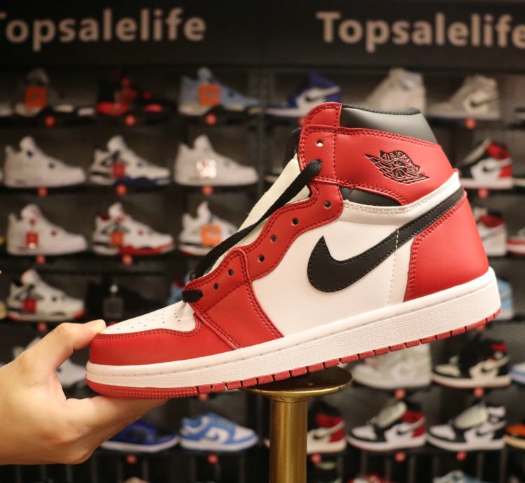 Air Jordan 1 Retro High OG 'Chicago' 2015