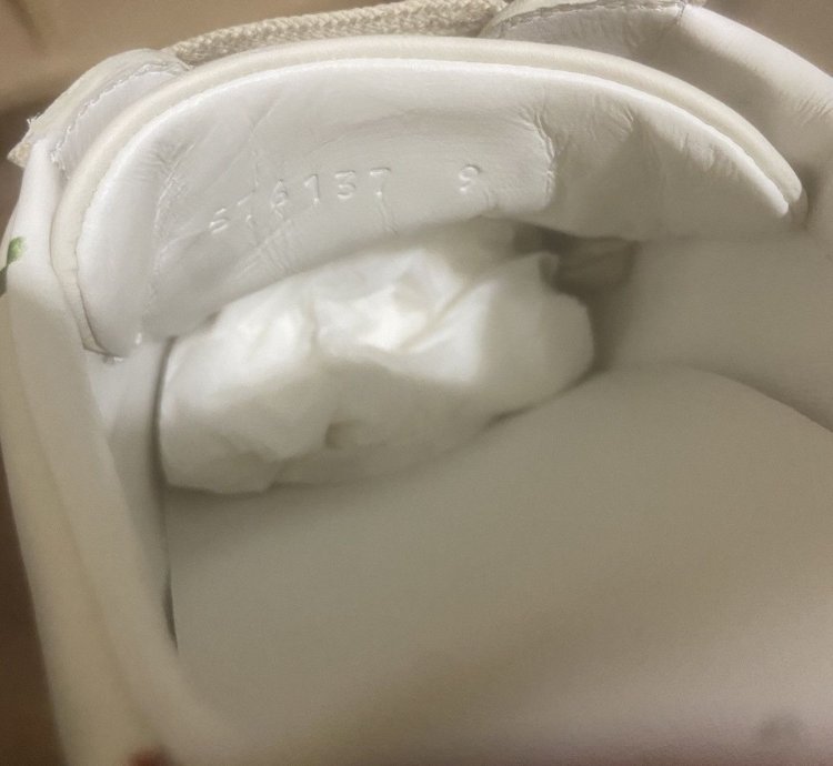 Ace blade print sneaker sz 10us(9 in Gucci)