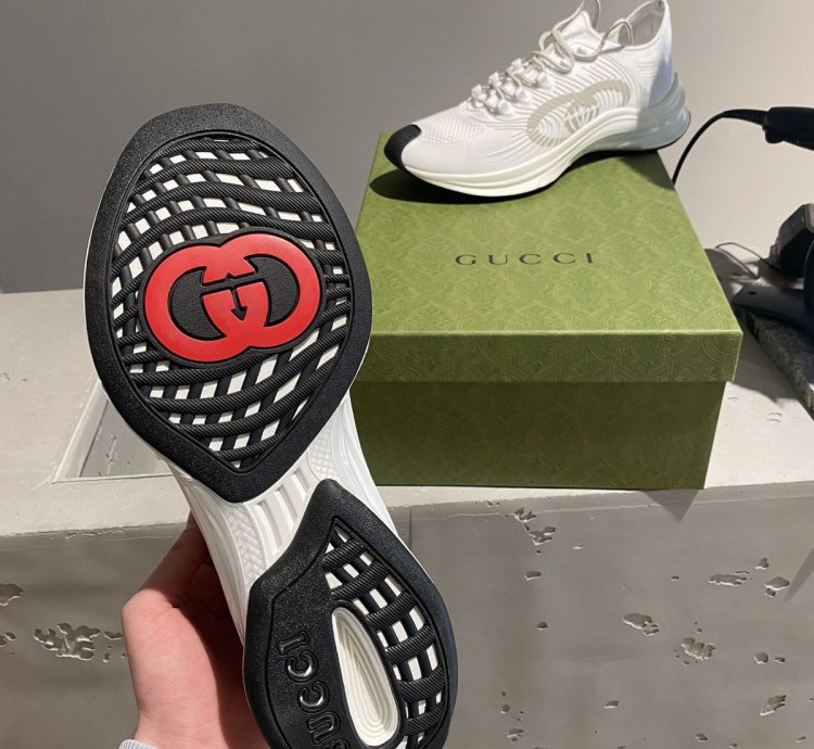Black Week Sale Gucci Run Sneaker