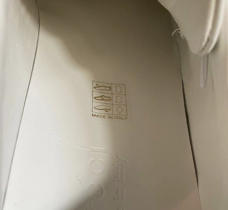 Brand NEW Gucci Ace Cat Leather Sneaker