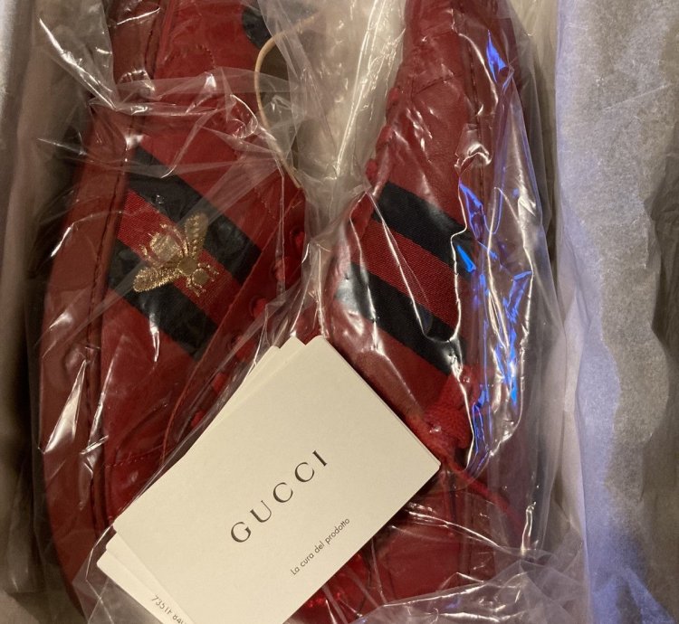 Gucci Ace Bee Stripe Logo Embellished Sneakers Size 8 5
