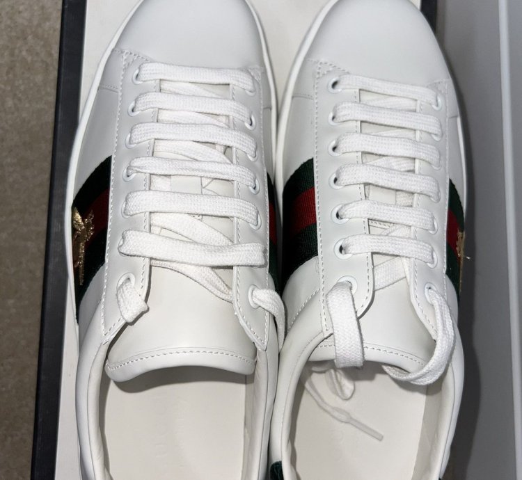 Gucci Ace Embroidered Bee Leather Sneakers