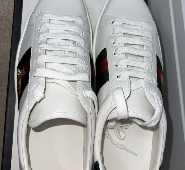 Gucci Ace Embroidered Bee Leather Sneakers