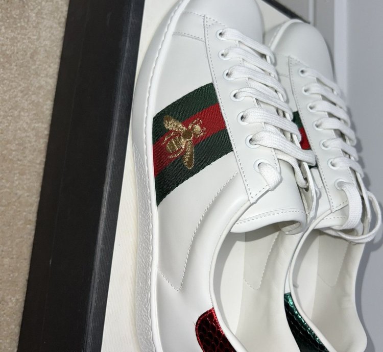 Gucci Ace Embroidered Bee Leather Sneakers