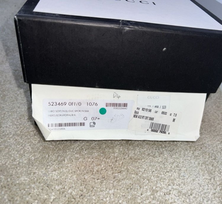 Gucci Ace Embroidered Bee Leather Sneakers