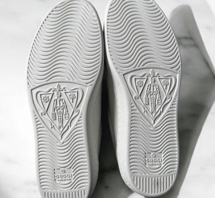 Gucci Ace Interlocking Sneaker