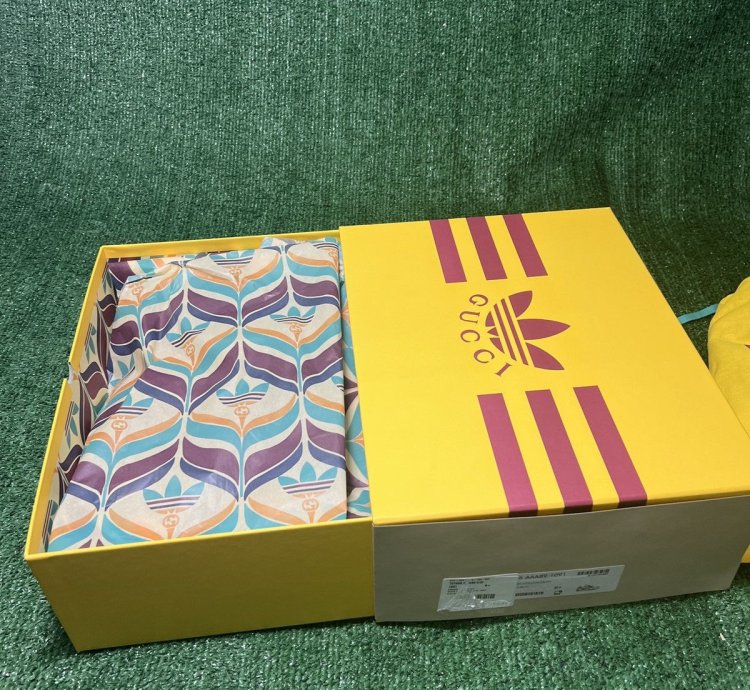 GUCCI ADIDAS ZX 8000 TORSION BLACK GG MONOGRAM Size 8 5