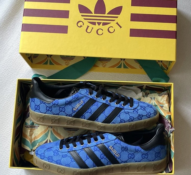 GUCCI GAZELLE BLUE LOGO MONOGRAM RARE