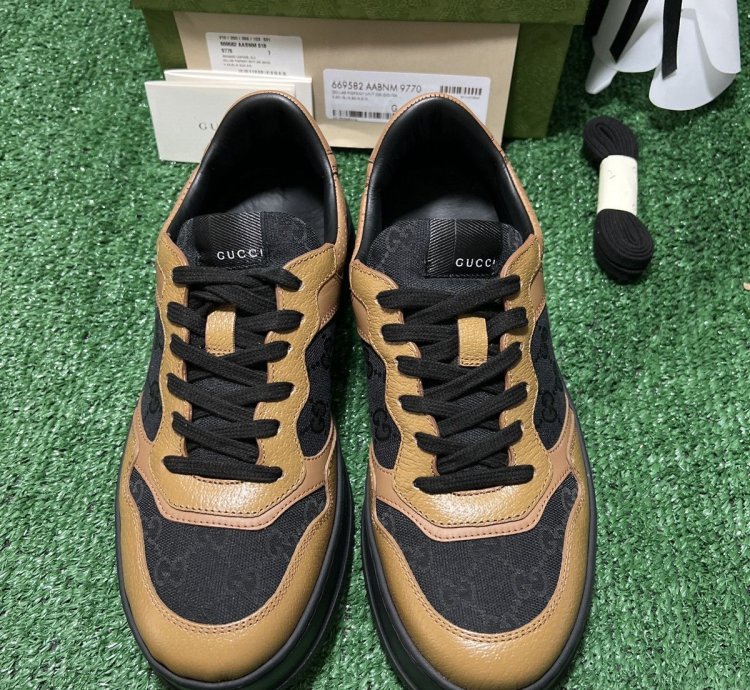 Gucci GG Embossed Black Brown Size 7