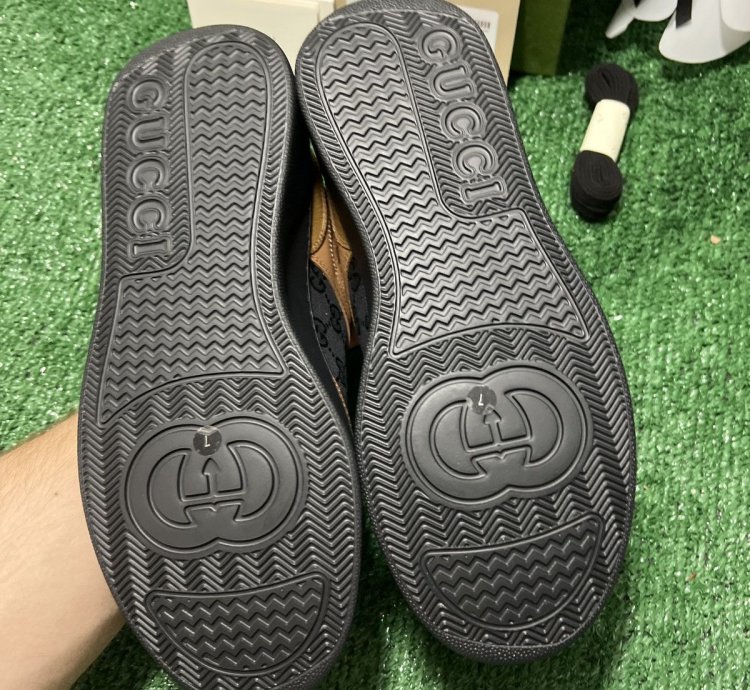 Gucci GG Embossed Black Brown Size 7
