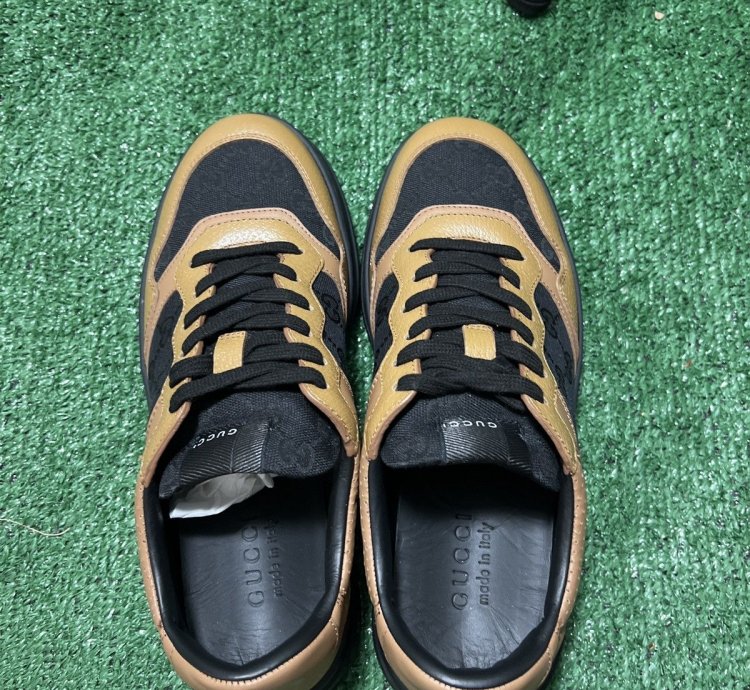Gucci GG Embossed Black Brown Size 7