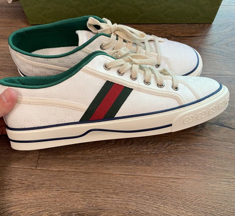 Gucci Low tennis sneaker size 9 5