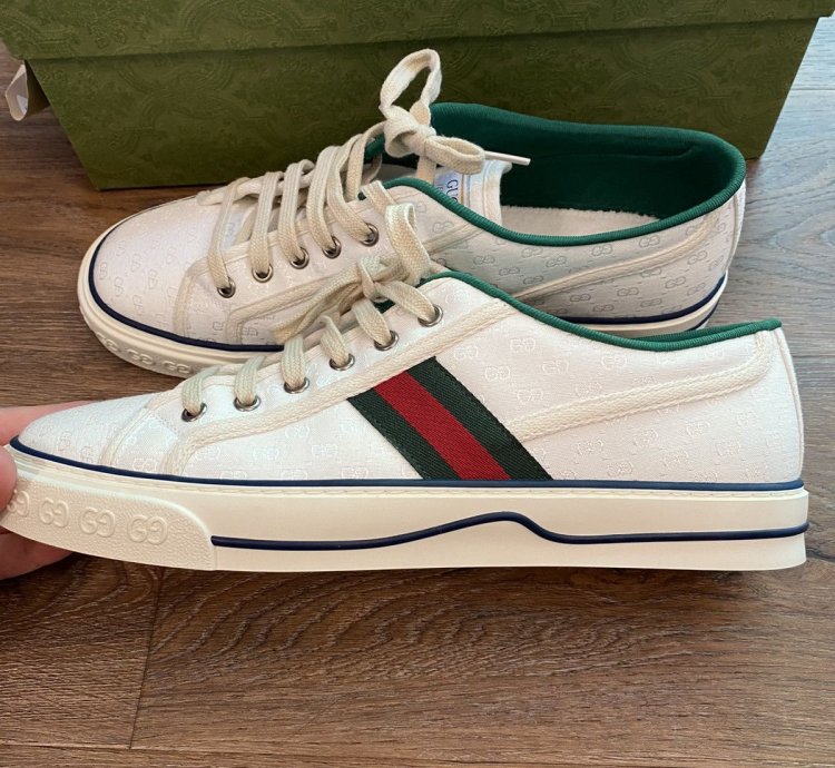 Gucci Low tennis sneaker size 9 5