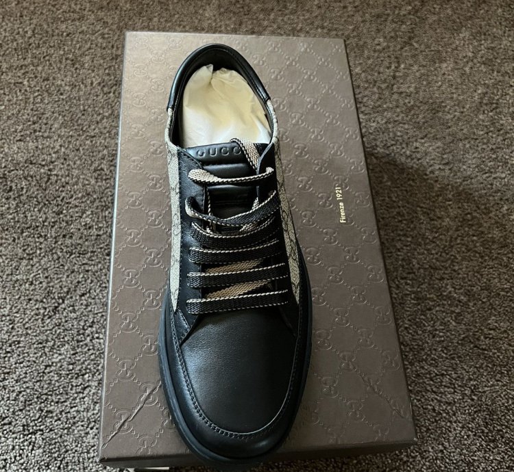 GUCCI Low-top GG Supreme sneaker US 8 5