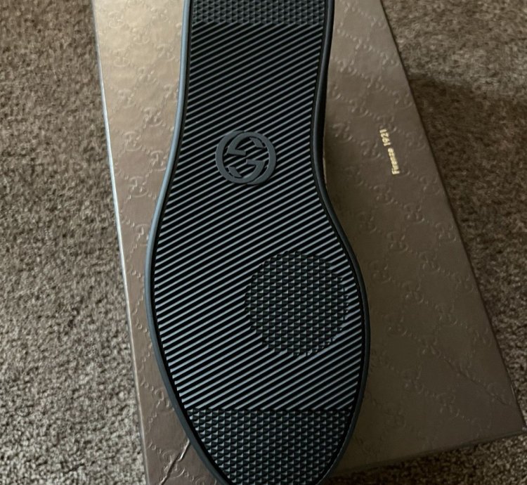 GUCCI Low-top GG Supreme sneaker US 8 5