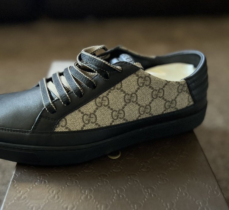 GUCCI Low-top GG Supreme sneaker US 8 5