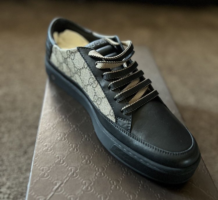 GUCCI Low-top GG Supreme sneaker US 8 5