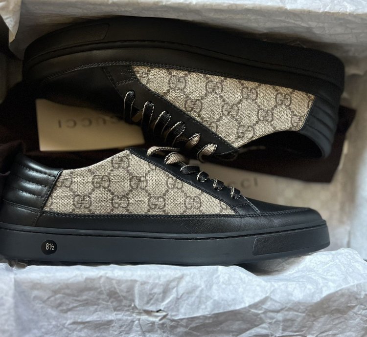 GUCCI Low-top GG Supreme sneaker US 8 5
