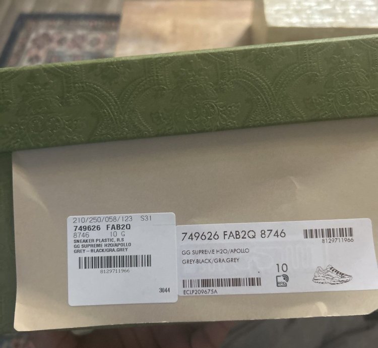 Gucci mid top shoe