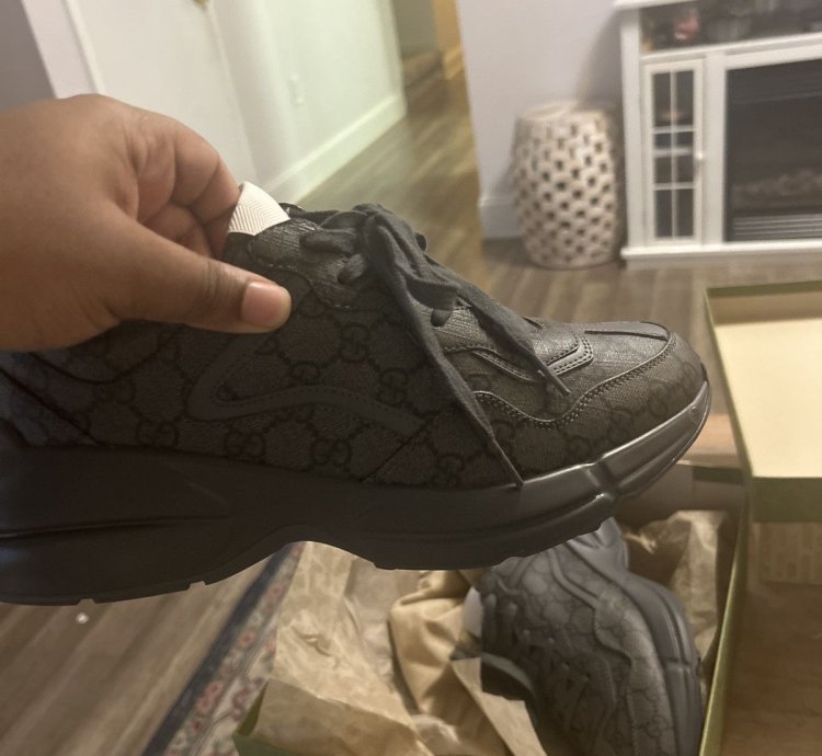 Gucci mid top shoe
