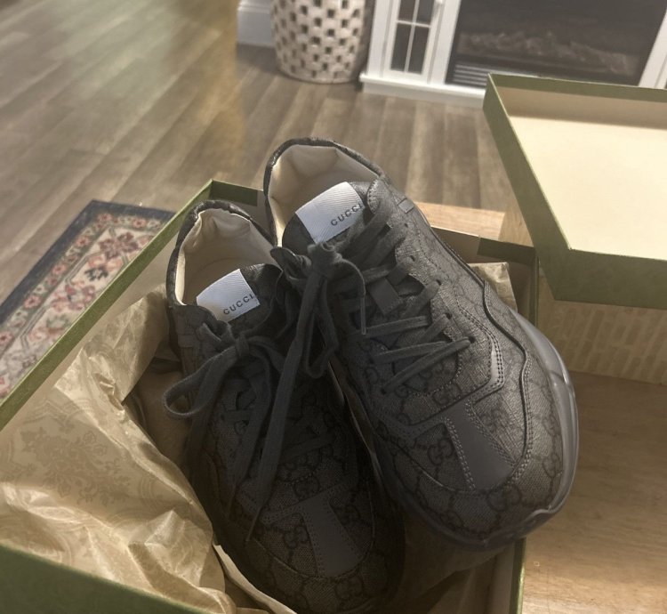 Gucci mid top shoe