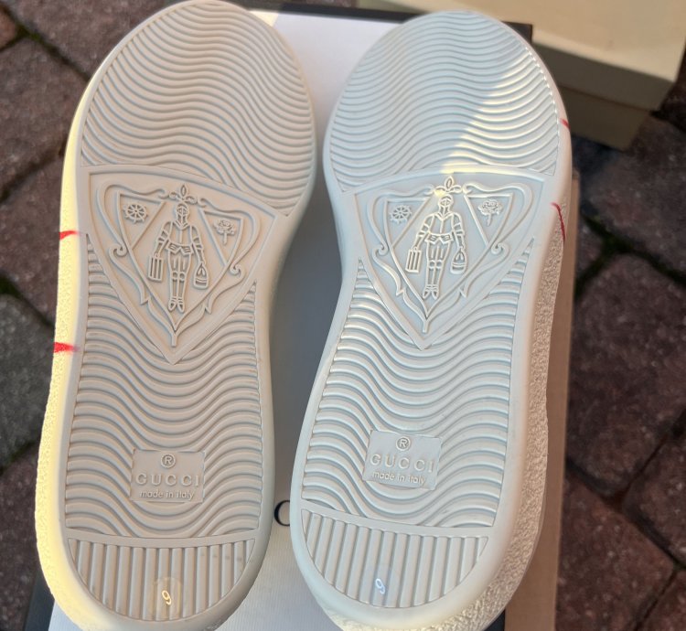 GUCCI NEW ACE BLADE LOGO SNEAKER