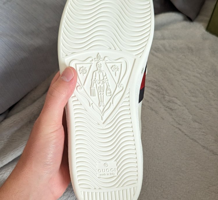 Gucci patch sneakers