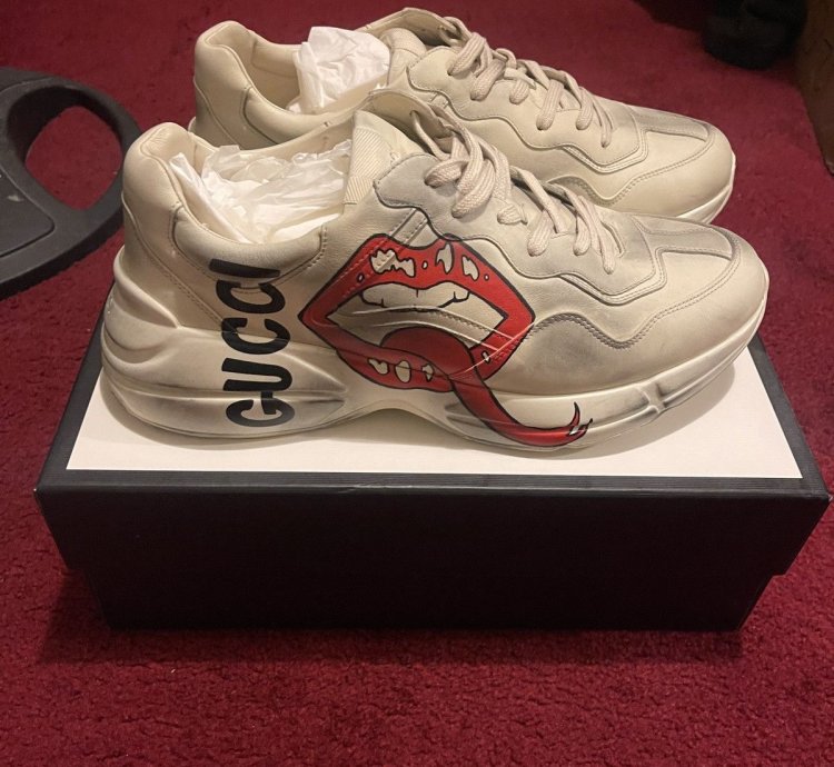 GUCCI Rhyton Printed Distressed Leather Sneakers (Red Lips)