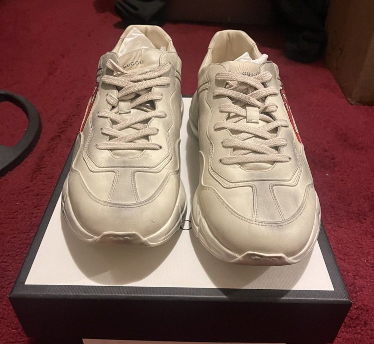 GUCCI Rhyton Printed Distressed Leather Sneakers (Red Lips)
