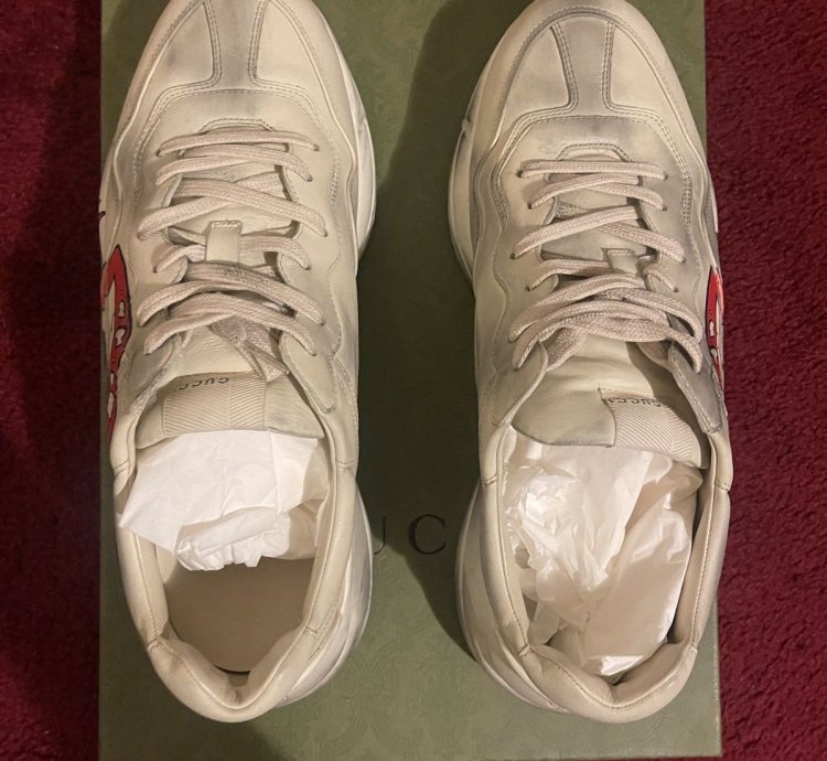 GUCCI Rhyton Printed Distressed Leather Sneakers (Red Lips)