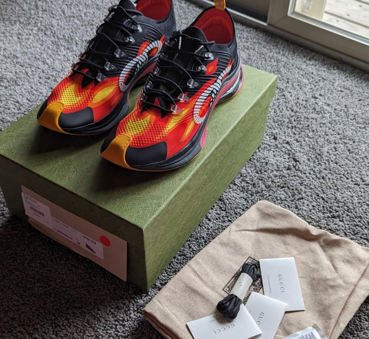 Gucci run flames sneaker