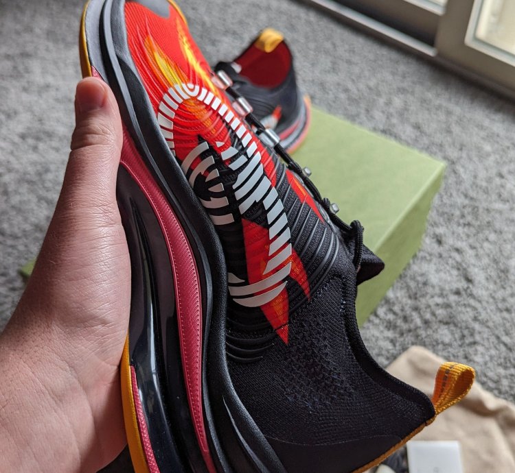 Gucci run flames sneaker