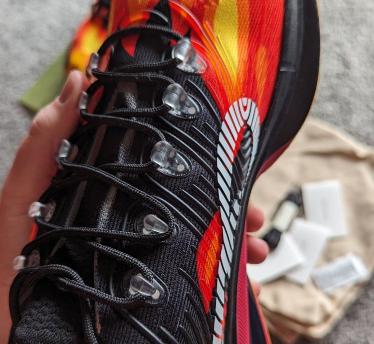 Gucci run flames sneaker