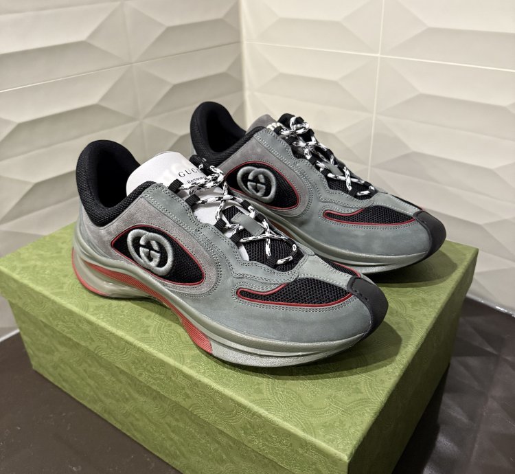 GUCCI RUN SNEAKERS NUBUCK ALASKA LEATHER (SIZE 10US)