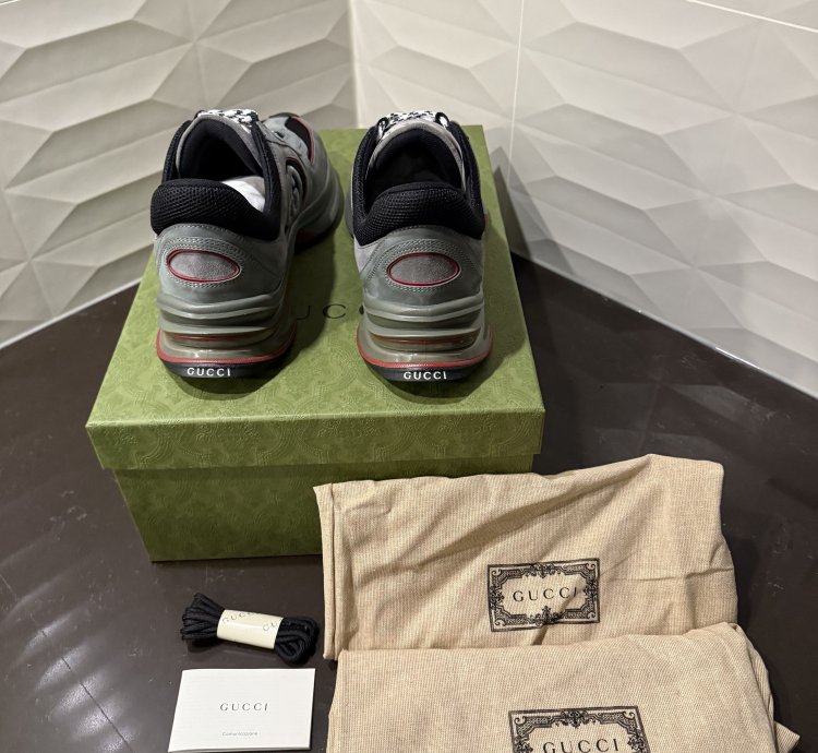 GUCCI RUN SNEAKERS NUBUCK ALASKA LEATHER (SIZE 10US)