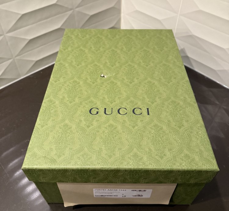 GUCCI RUN SNEAKERS NUBUCK ALASKA LEATHER (SIZE 10US)