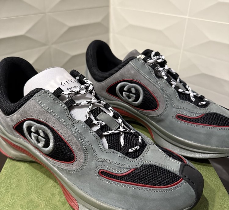 GUCCI RUN SNEAKERS NUBUCK ALASKA LEATHER (SIZE 10US)
