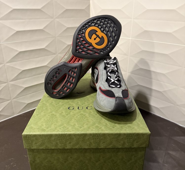 GUCCI RUN SNEAKERS NUBUCK ALASKA LEATHER (SIZE 10US)