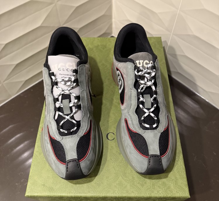 GUCCI RUN SNEAKERS NUBUCK ALASKA LEATHER (SIZE 10US)