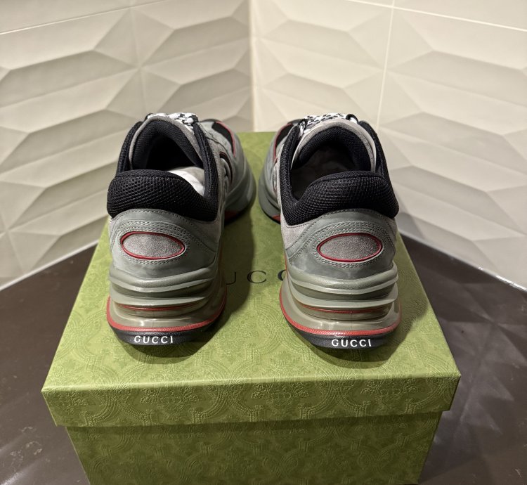 GUCCI RUN SNEAKERS NUBUCK ALASKA LEATHER (SIZE 10US)