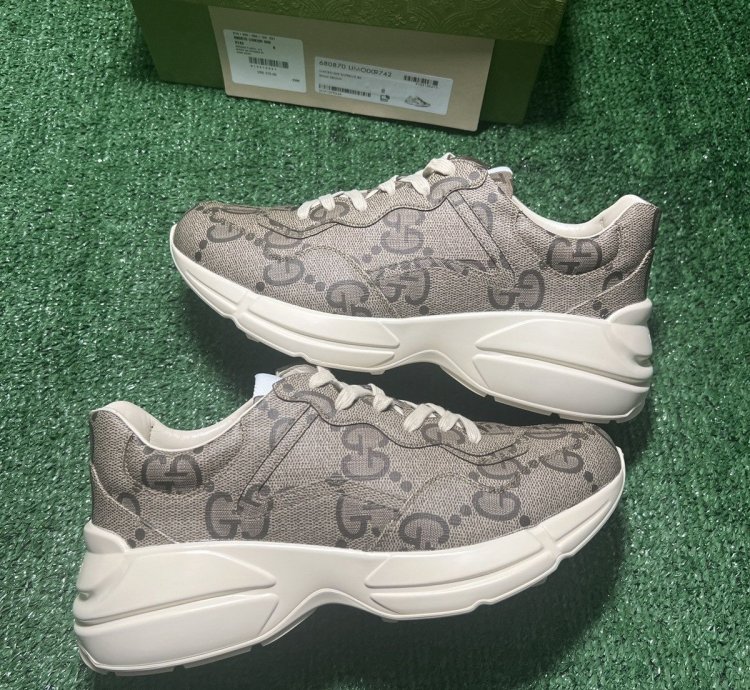 Gucci Rython 100 Beige Size 8