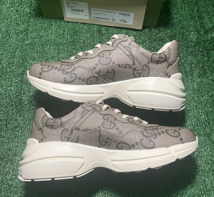 Gucci Rython 100 Beige Size 8