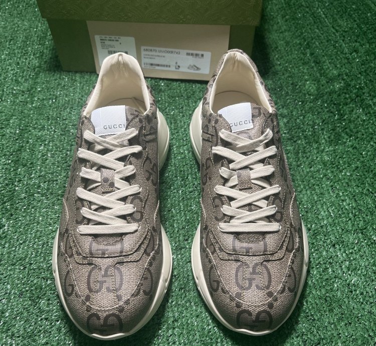 Gucci Rython 100 Beige Size 8