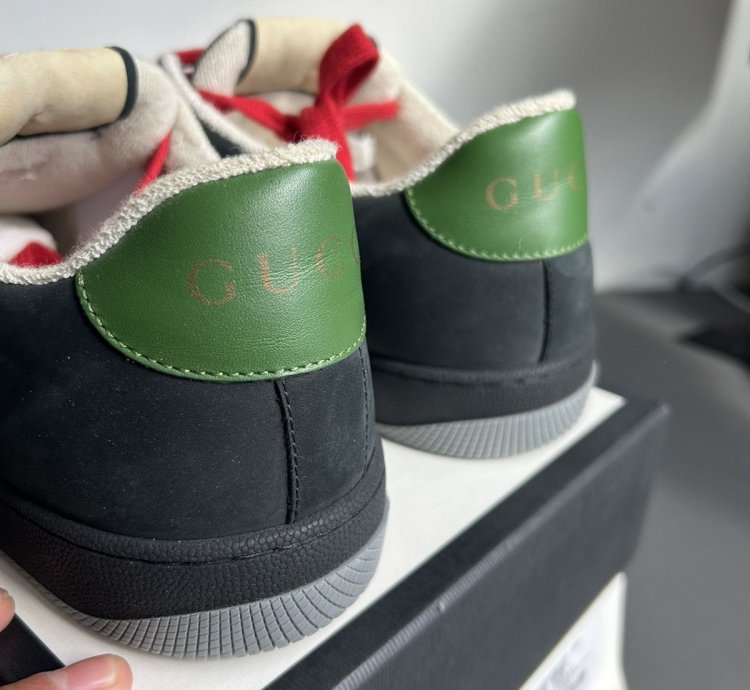 Gucci screener black