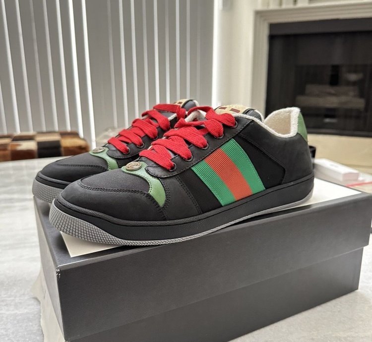 Gucci Screener sneaker in suede black green red color