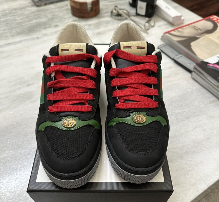 Gucci Screener sneaker in suede black green red color