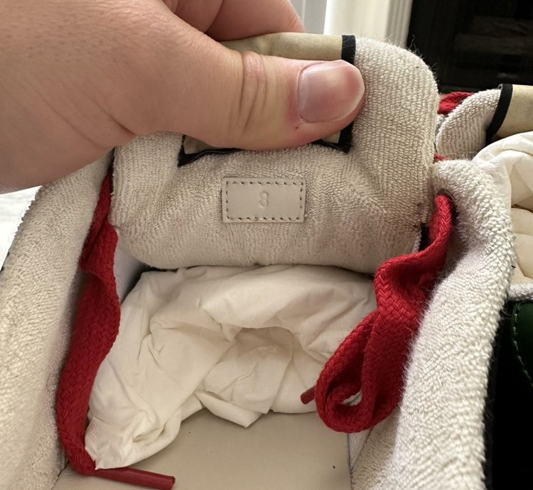 Gucci Screener sneaker in suede black green red color